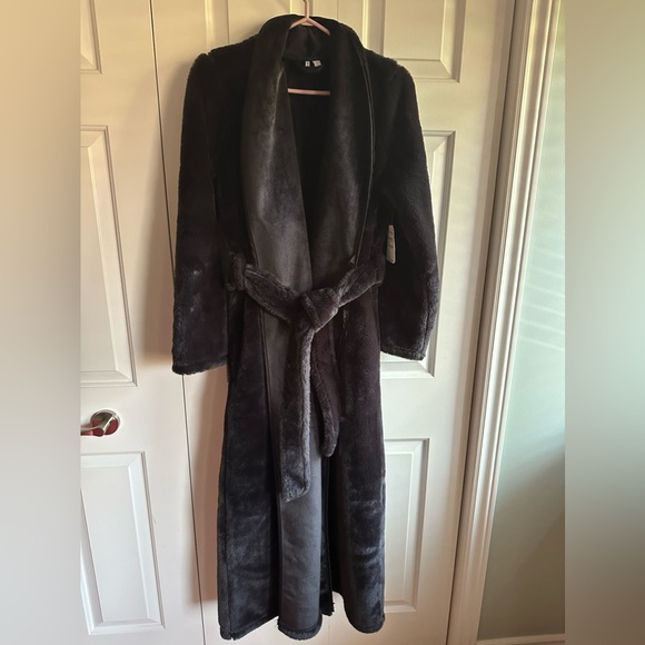 NWT Nordstrom super soft faux fur robe - luxurious - Picture 8 of 9